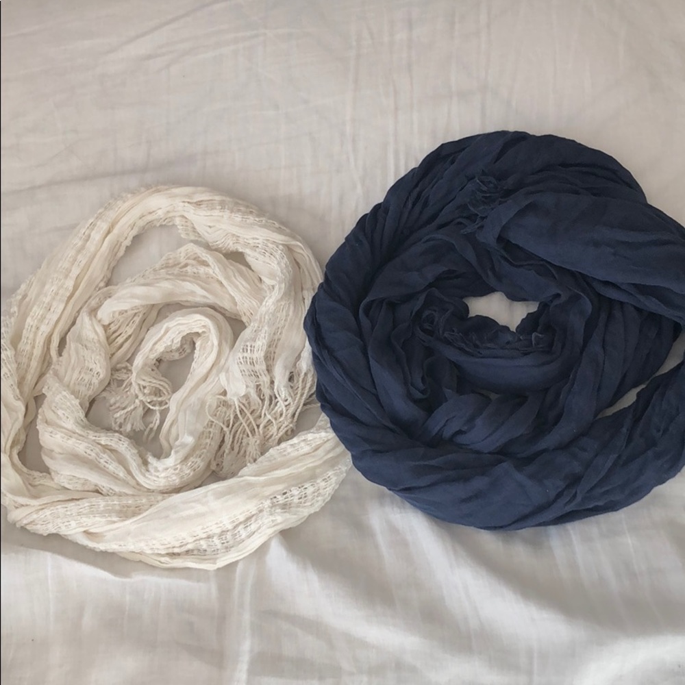 2 scarfs in one bundle